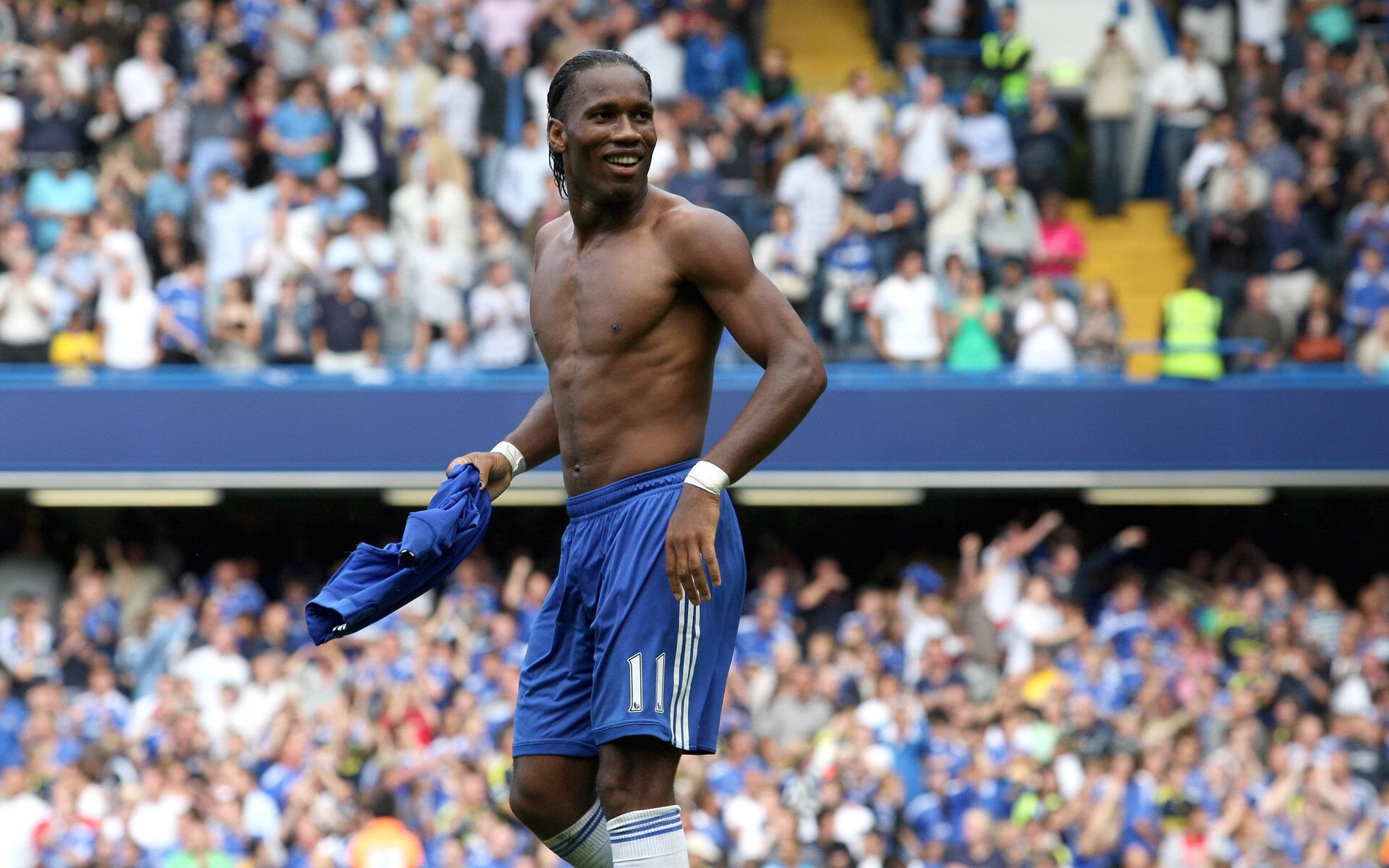 浓眉在篮下连续得分成为湖人胜利保障，浓眉缺席湖人战绩